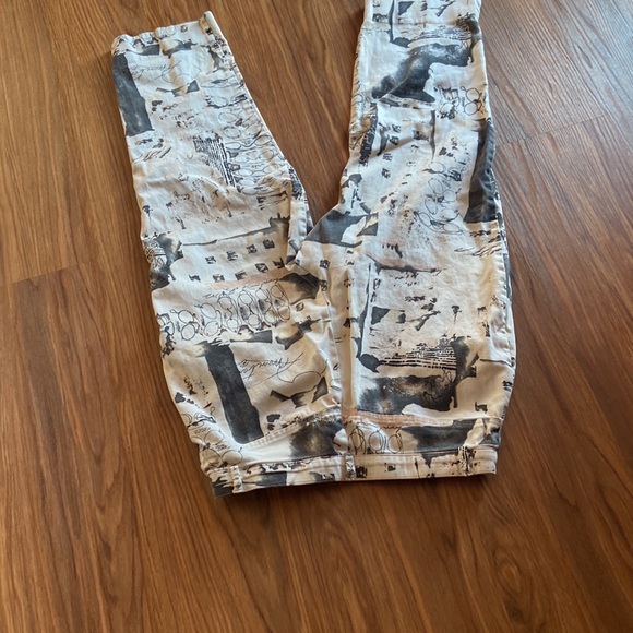 Lovely capris - Picture 3 of 3